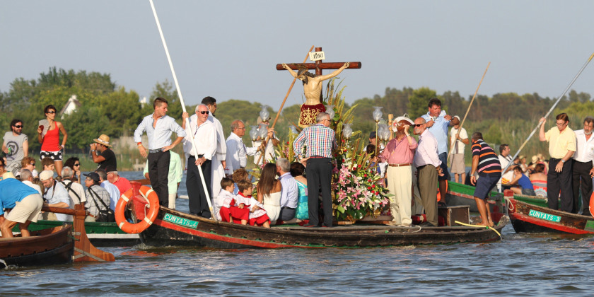 Imagen de Cristo en la romería lacustre - Ernesto Soler